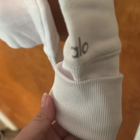 RARE VINTAGE Alo yoga sweatshirts - Picture 2 of 3